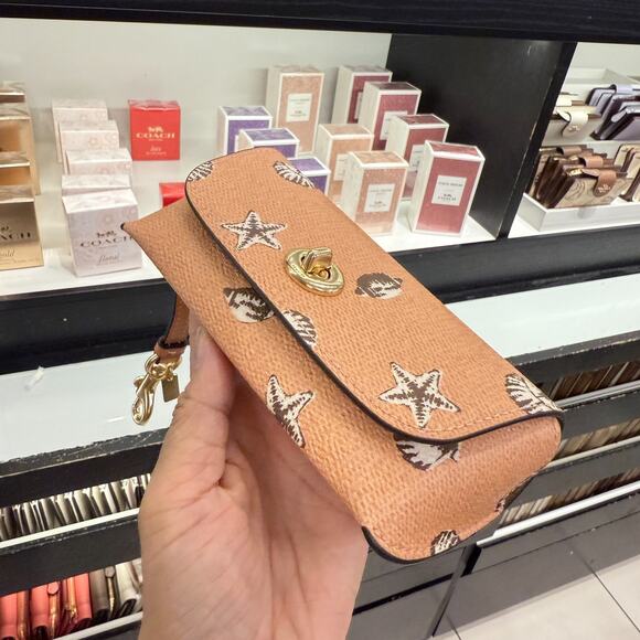 Coach Sunglass Case With Shell Print CBK31 - Picture 4 of 8